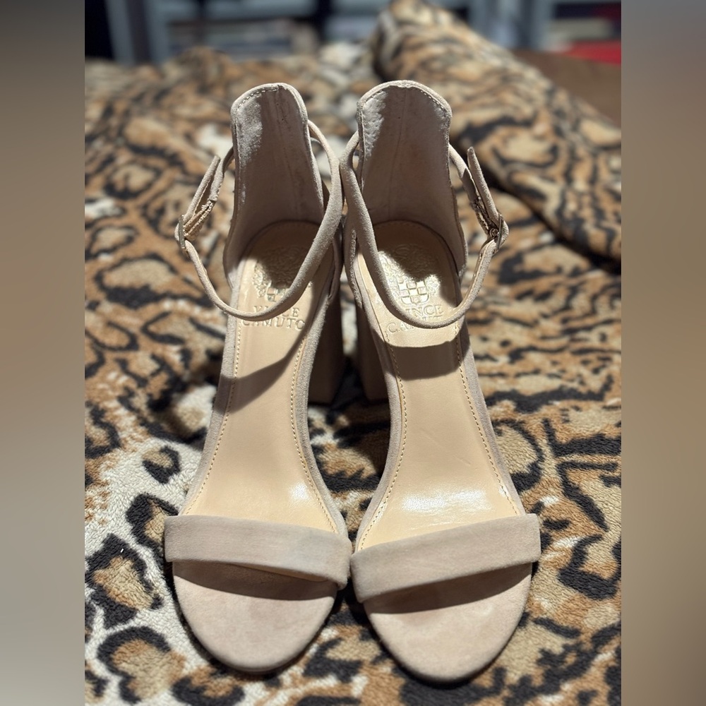 Vince Camuto Tan Women's Sandals. Leather uppers Size 5.5 Like new !